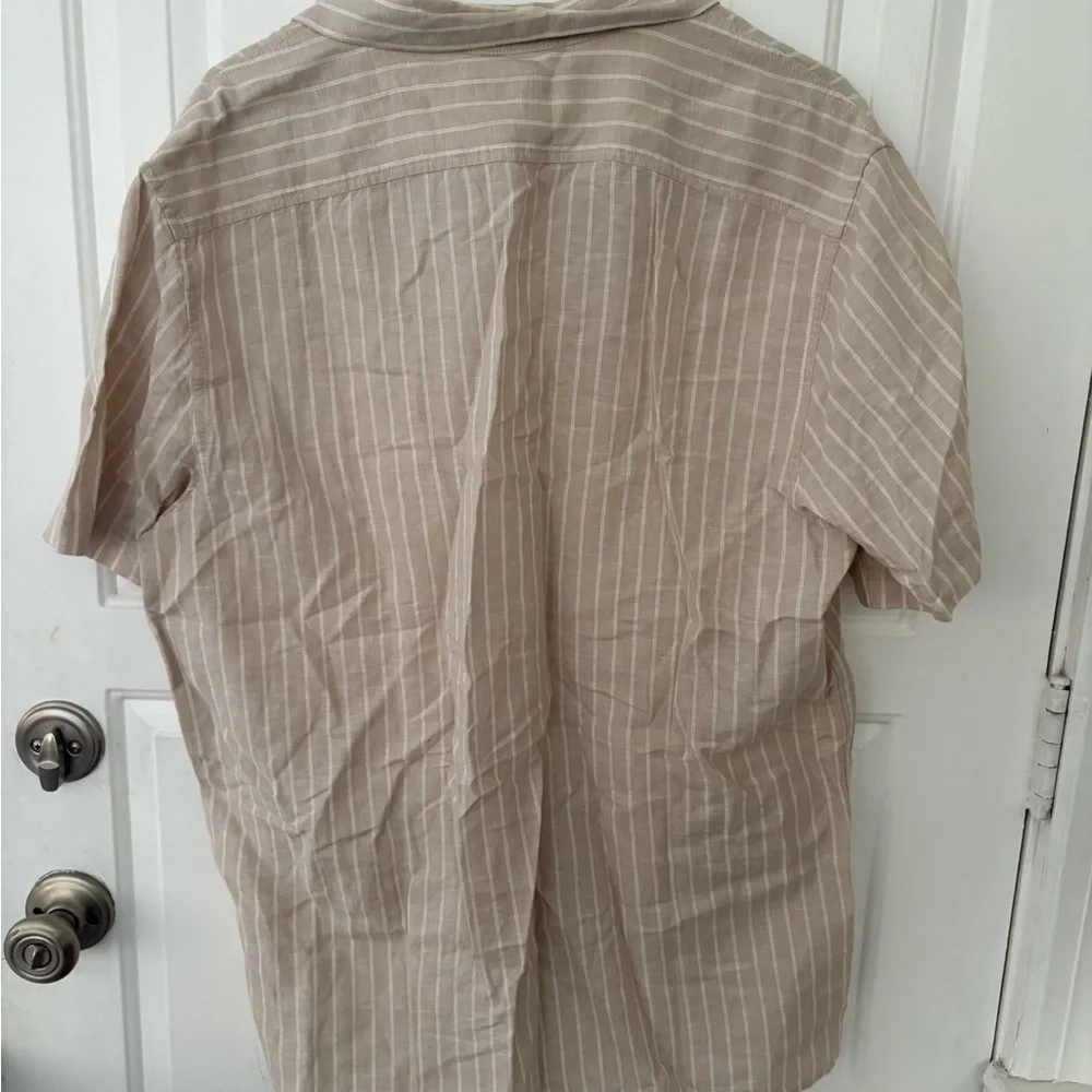 Banana Republic Beige and White Striped Short-Sleeve Button-Up